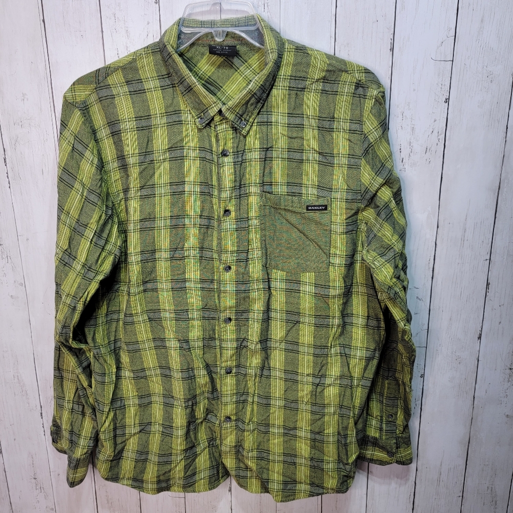 Oakley Men's Size XL Green Cotton Plaid Long Sleeve Button Front Shirt Pocket.